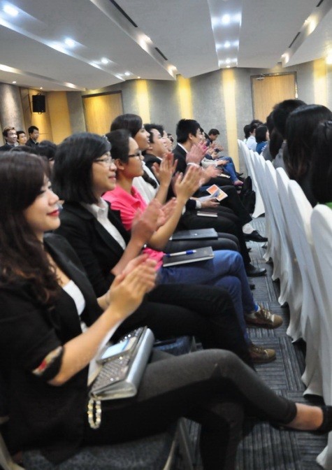 Hội thảo “Ứng dụng Luật Hấp dẫn trong kinh doanh làm giàu” tại Hà Nội thu hút được hơn 100 học viên tham gia